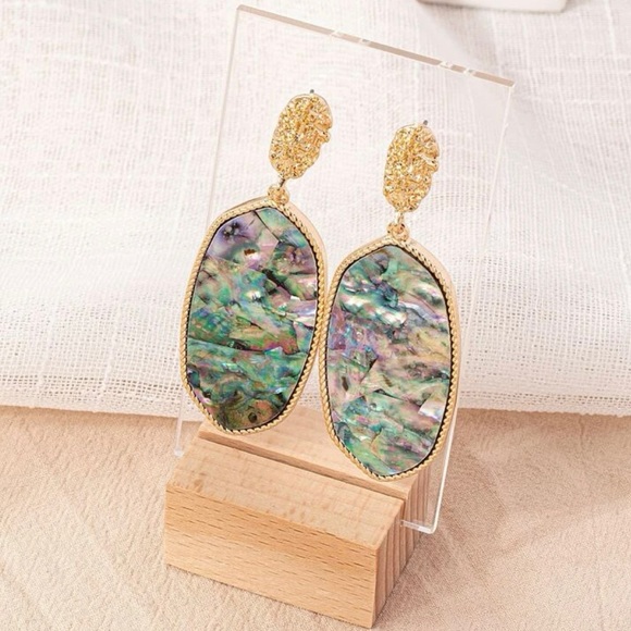 🦋 3/$24 Abalone shell post earrings / NWOT - Picture 3 of 5